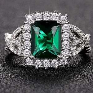 Emerald Green Elegant Gemstone Silvery Ring Sz 7